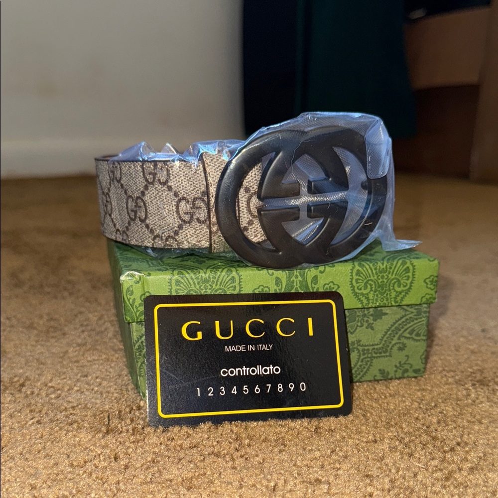 Gucci Men's Brown Belt with Black Buckle